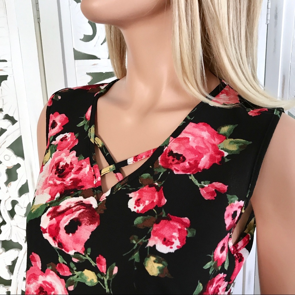 NWOT Floral Sleeveless Top